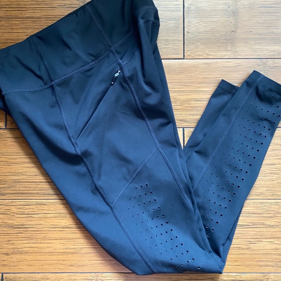 Athleta Pants - Athleta 7/8 laser cut contender tight